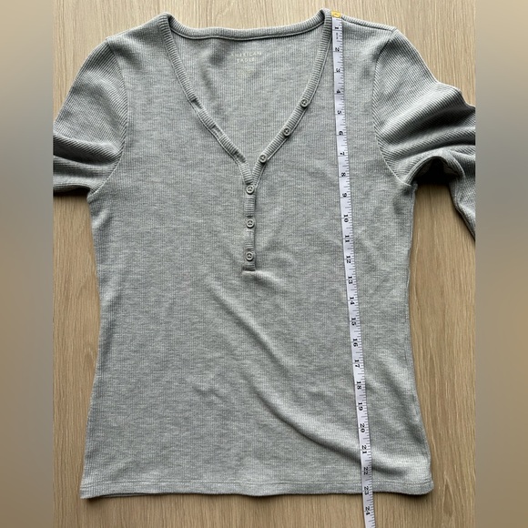 American Eagle Waffle Henley T-Shirt Women’s L Light Gray Long Sleeve - Picture 7 of 7